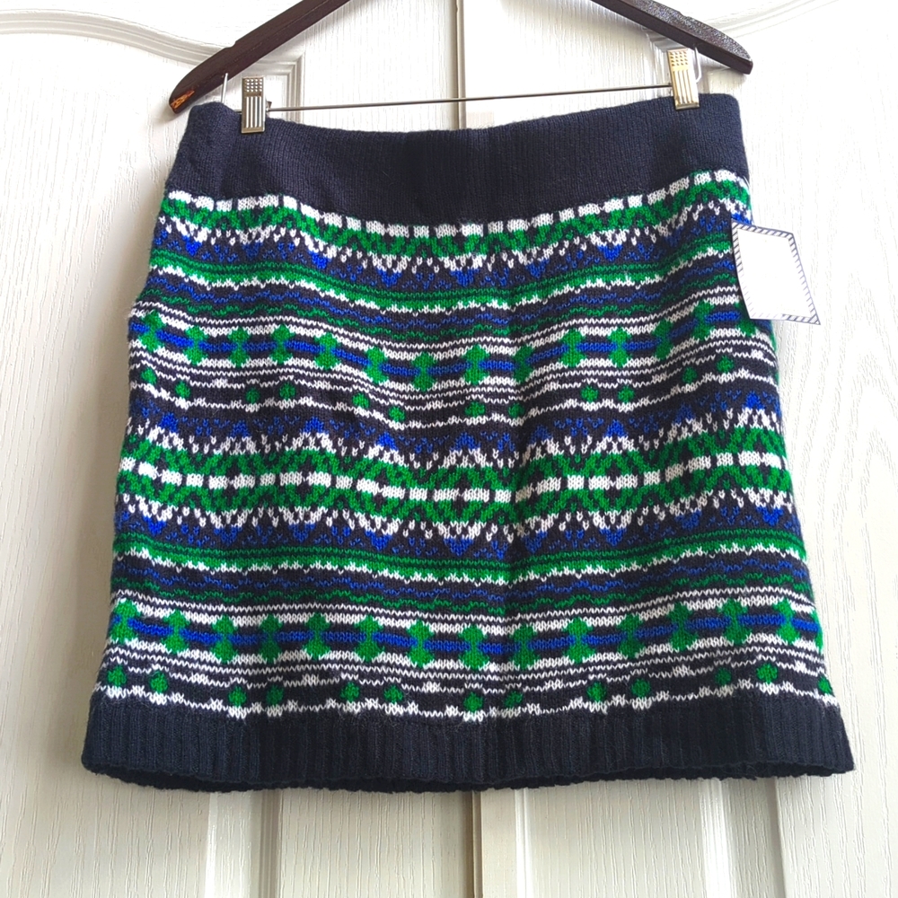 Cute knit skirt 💚💙🤍- NWT